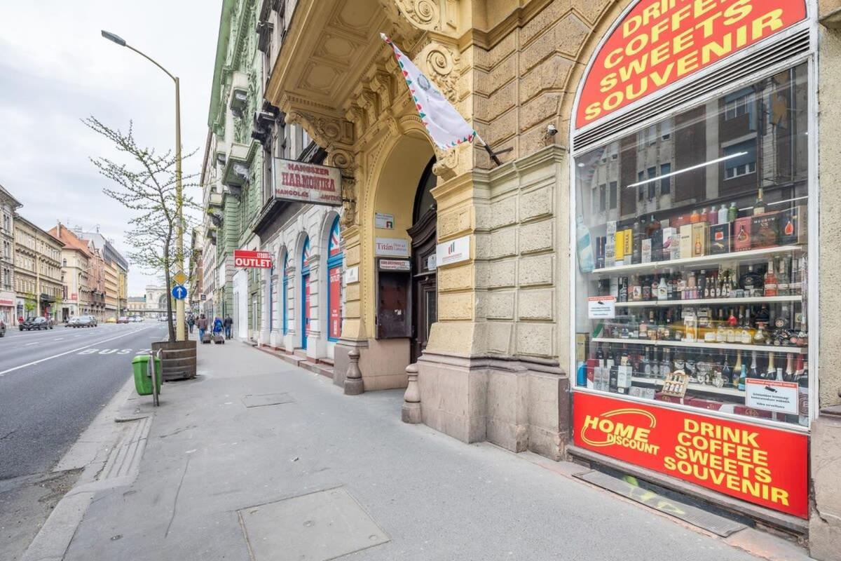 New - Simple Budapest