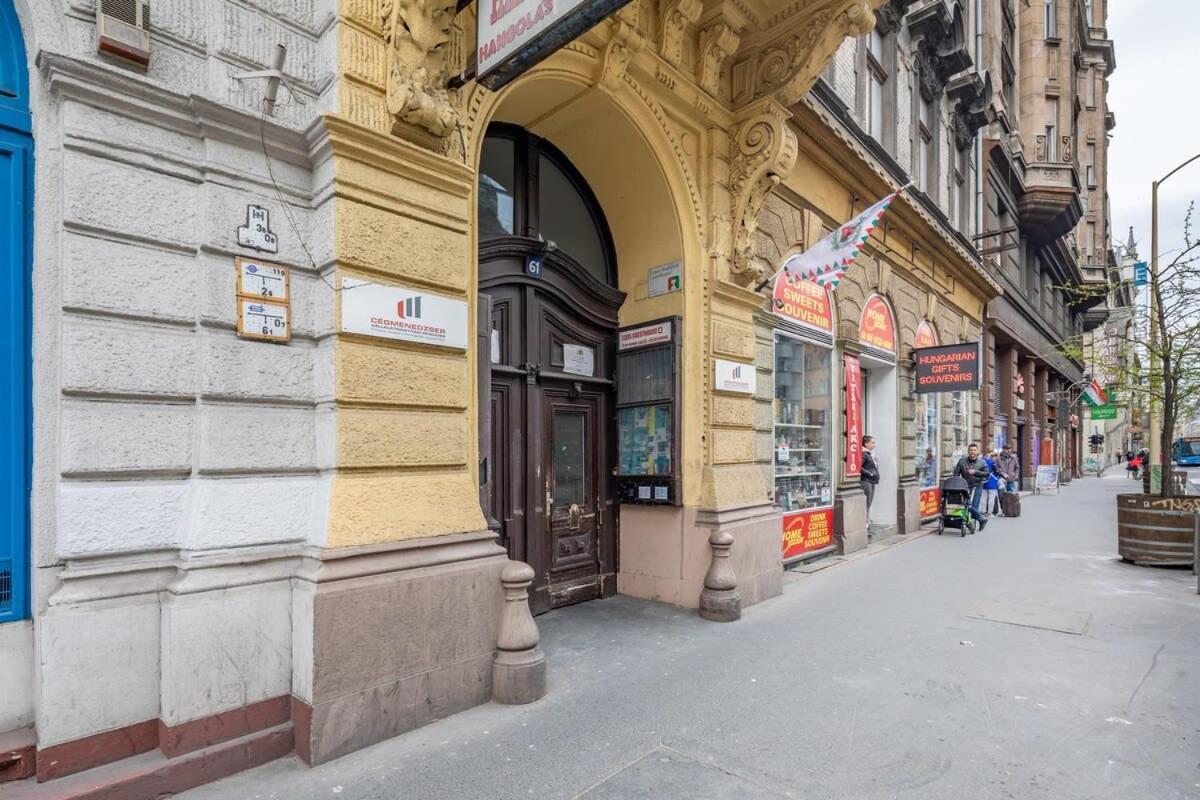 New - Simple * Budapest